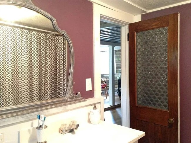 Building Photo - Cozy 3-Bedroom Home with Private Yard in Livingston Manor for November 1st!