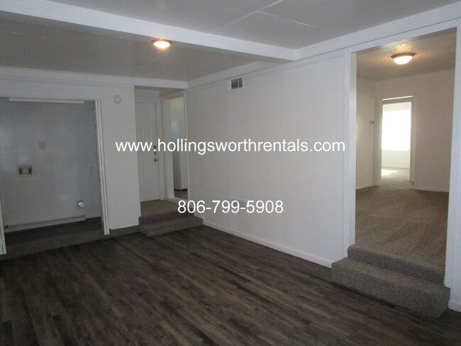 Building Photo - Centrally located 3 Bedroom or 2 bedroom 2...
