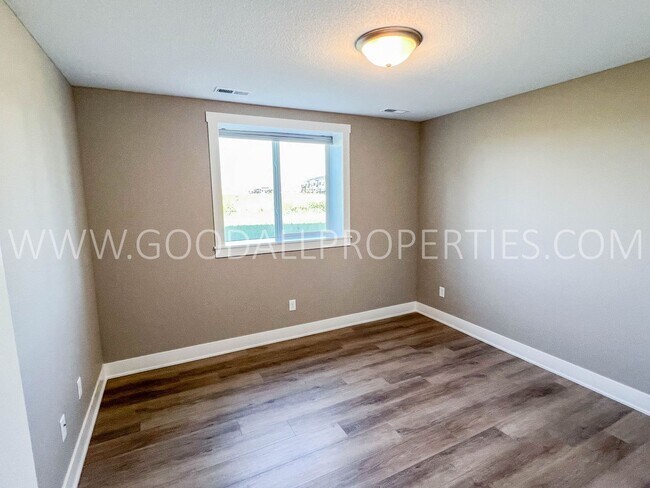 Building Photo - 4 bedroom 3 bathroom Ranch style home with finished basement in Waukee