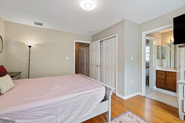Building Photo - 18 Henning Terrace