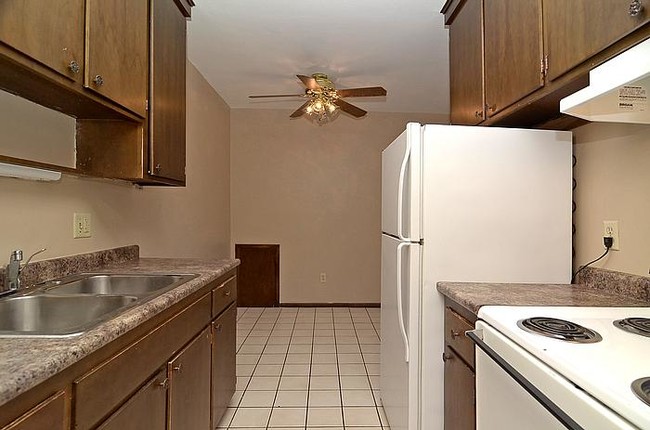 Classic Kitchen - Wexford Commons Apartments