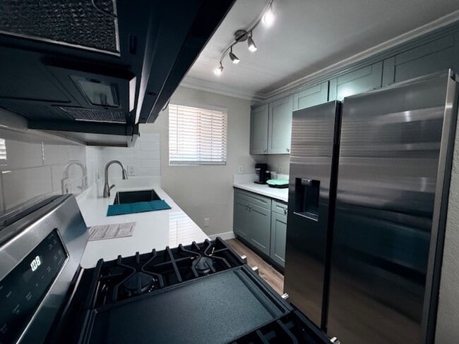 Building Photo - Beautiful 2 Bedroom 1.5 Bath Home