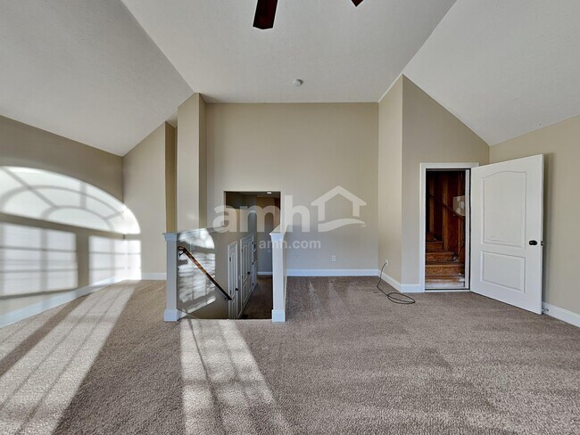 Building Photo - 824 Daybreak Dr