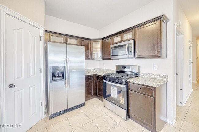 Building Photo - 5601 Valley Maple Dr
