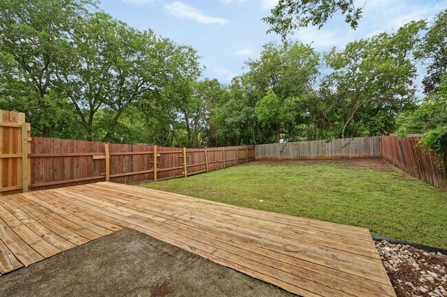 Building Photo - 3203 Carol Ann Dr