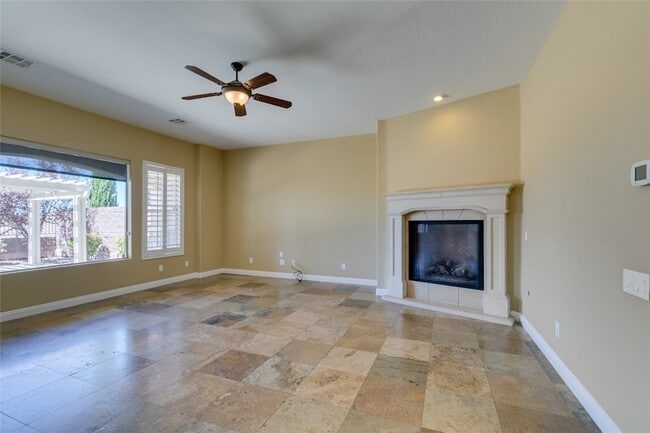 Building Photo - 2713 Cyrano St