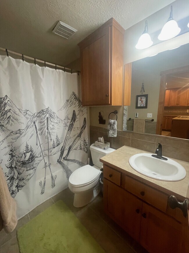 Building Photo - 515 Northwest Passage