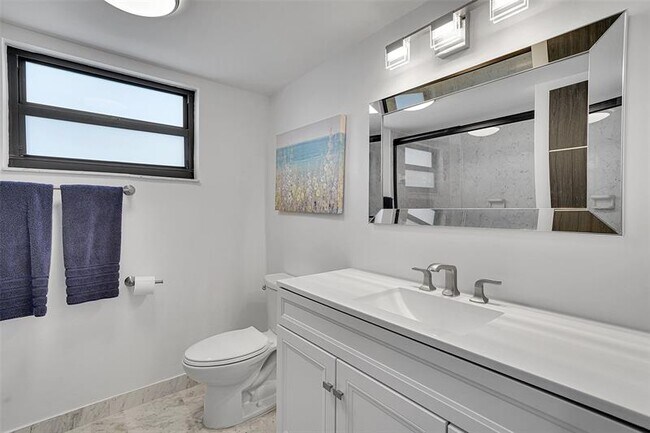 Building Photo - 2301 S Ocean Dr
