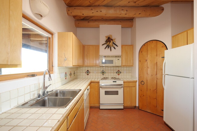 Building Photo - Eldorado Beauty