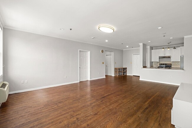 Building Photo - 518 Monroe St