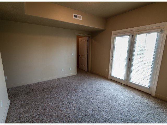 Building Photo - 982 960 N