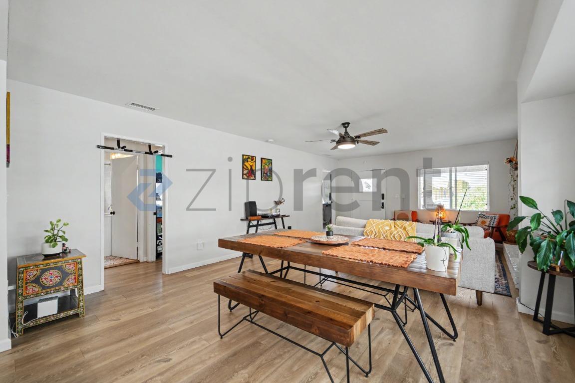 Building Photo - Unit