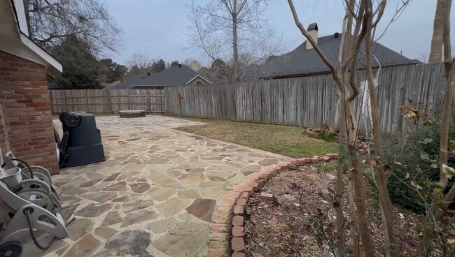 Building Photo - 408 Hidden Oaks Cir