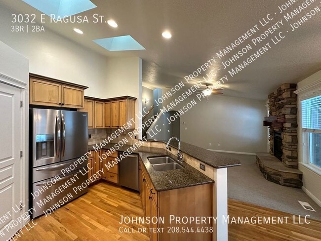 Building Photo - 3032 E Ragusa St