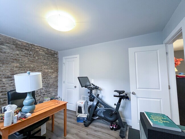 Building Photo - 1750 W Summerdale Ave