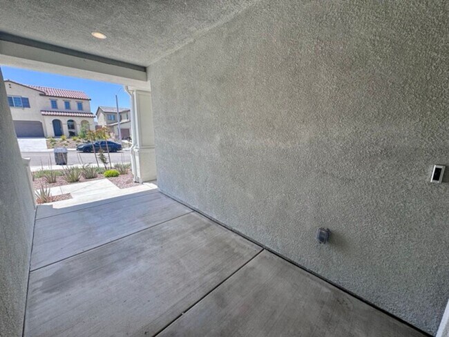 Building Photo - COMING SOON! Beautiful 4 bedroom Single St...