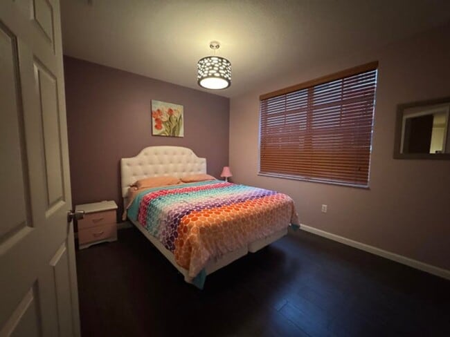 Building Photo - 1033 NE 17th Way