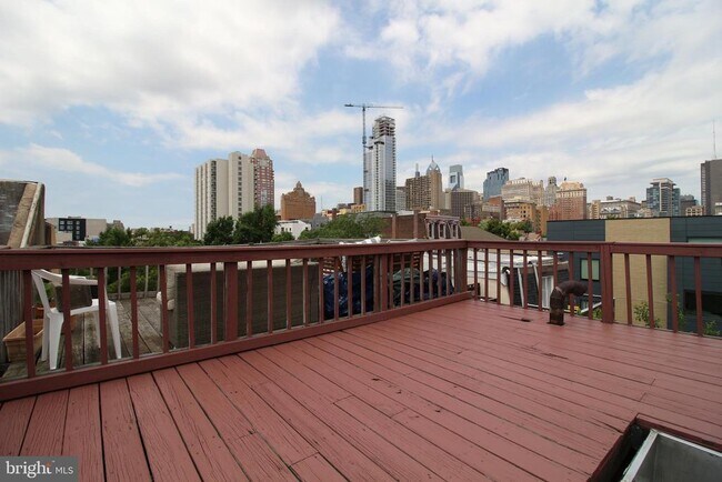 Building Photo - 515 S 12th St