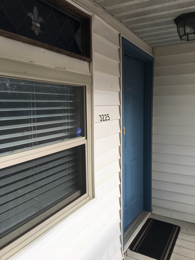 Building Photo - 2/2/ Walking Distance To Capital Regional ...