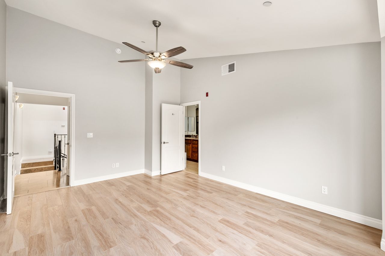 Building Photo - 5241 Colodny Dr