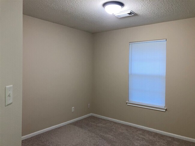 Building Photo - 10479 Royal Tricia Dr