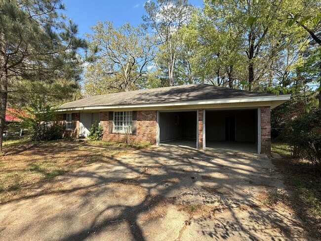 Building Photo - 3 Bed 2 Bath - Nice House in South Jackson on McDowell