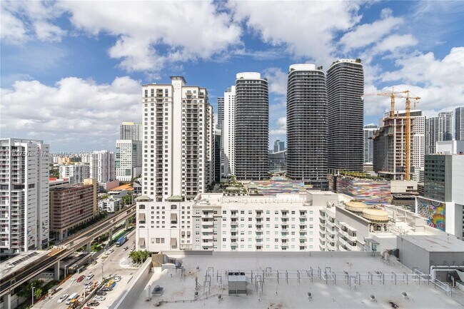 Building Photo - 1111 SW 1st Ave