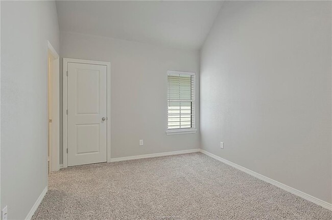 Building Photo - 304 Poplar St