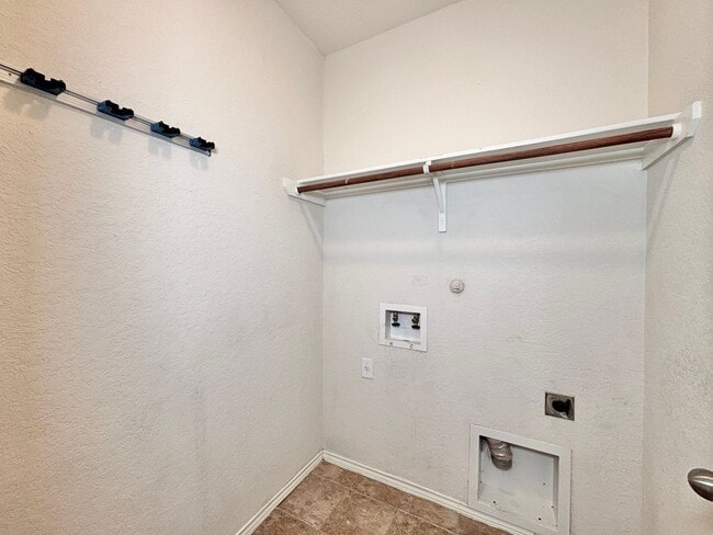 Building Photo - 3314 Candleside Dr