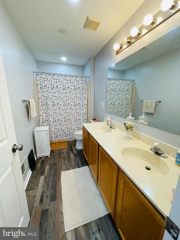Building Photo - 728 Slate Hill Dr