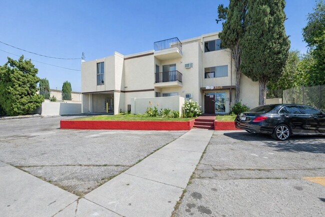 Building Photo - 6828 Fulton Ave