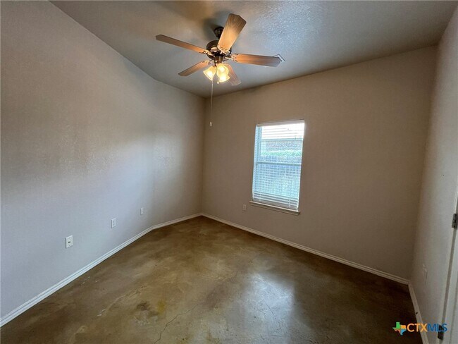 Building Photo - 271 Rosalie Dr