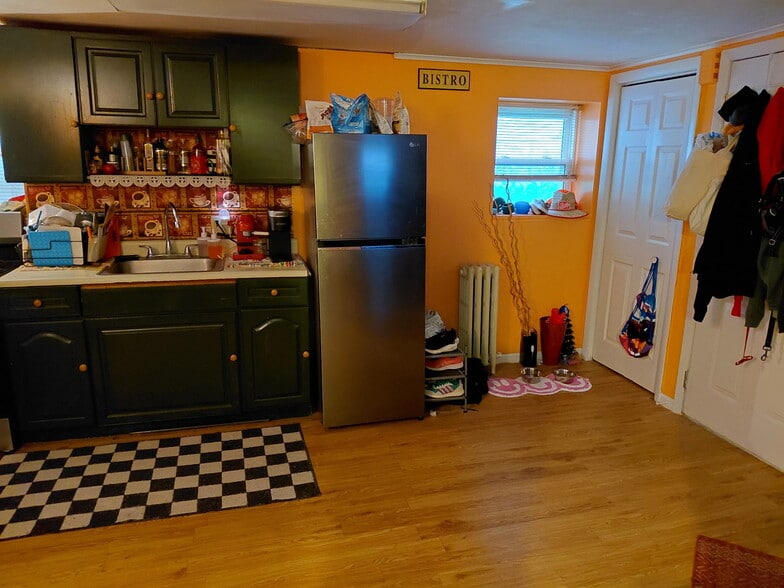 Building Photo - 6641 N Campbell Ave