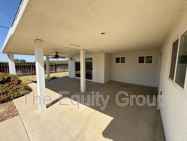 Building Photo - 473 W Deodar Ln