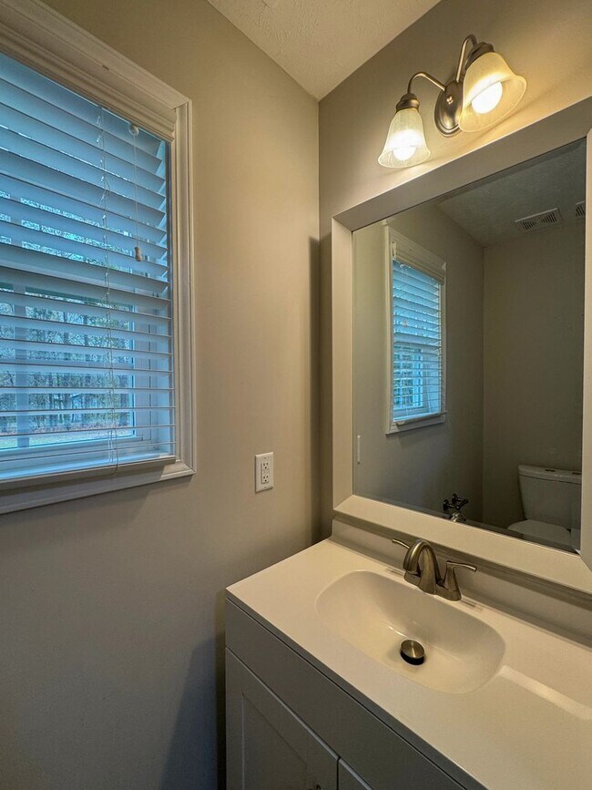 Building Photo - Well-Maintenance 4 Bed 2.5 Bath Hoke County Home