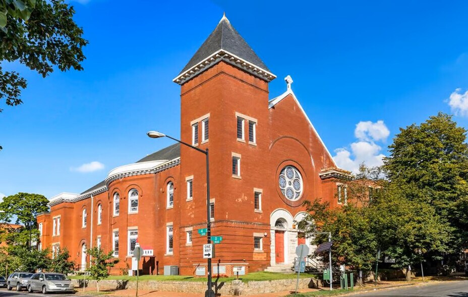 Building Photo - 418 D St SE