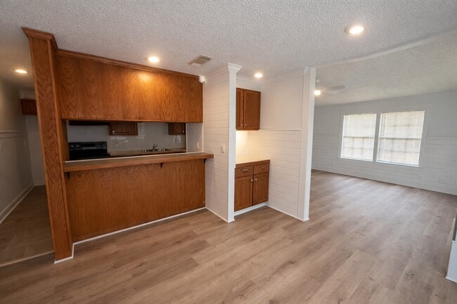 Building Photo - 7 Carol Ct