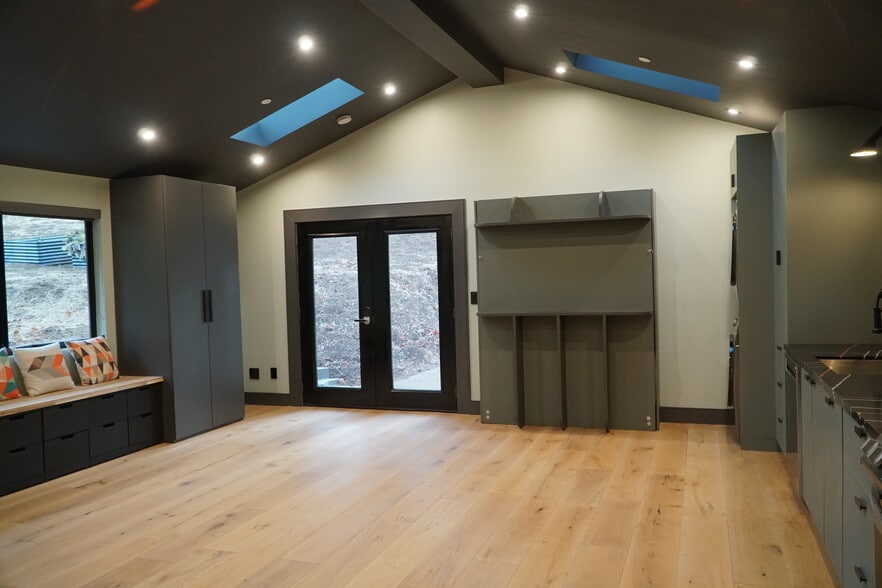 Building Photo - 25980 Todd Ln