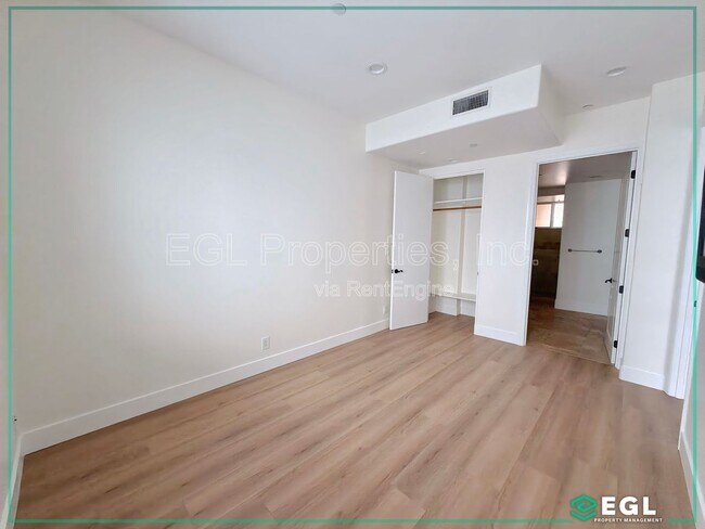 Building Photo - 16123 Sunset Blvd