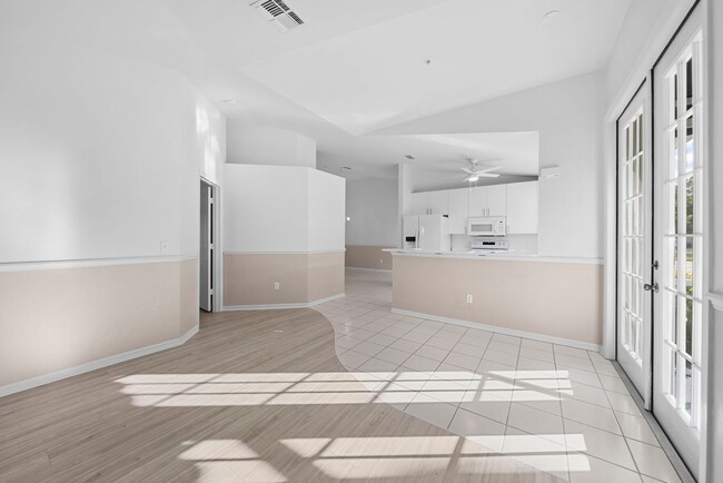 Building Photo - Annual Rental in Briarwood - 3 Bed 2 Bath Condo