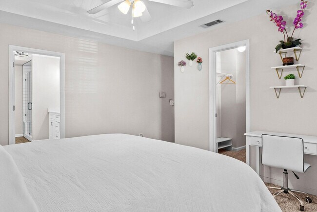 Building Photo - 66 Woodmont Ln