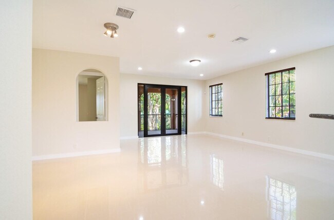 Building Photo - 2877 Kinsington Cir