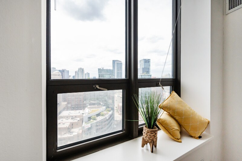 Building Photo - 400 N La Salle Dr