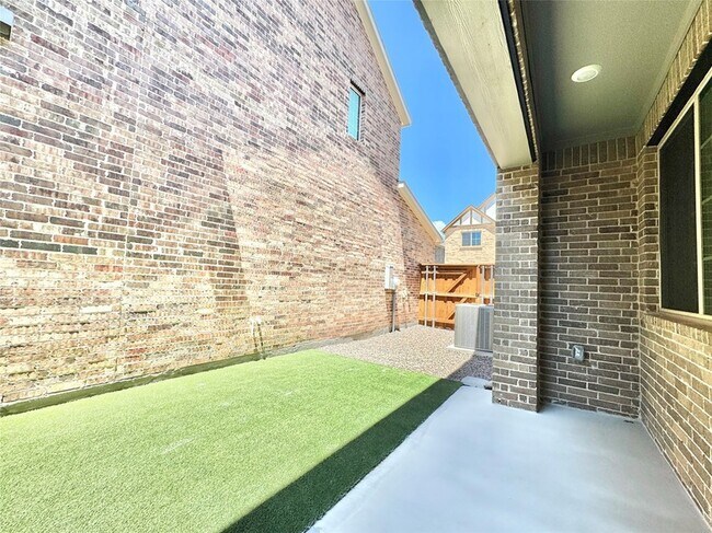 Building Photo - 8749 Scotty's Lk Ln