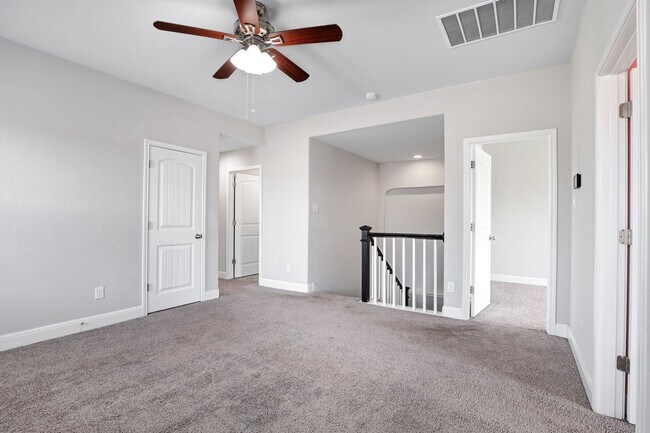 Building Photo - STEUBING FARM - ENCLAVE! 3BD/2.5BA Immaculate - Must See!!