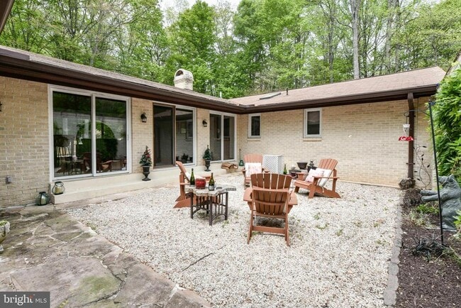 Building Photo - 7833 Willowbrook Rd