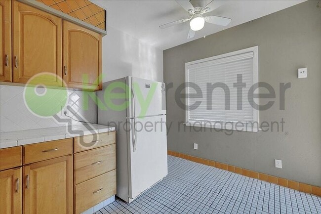 Building Photo - 246 Santiago Ave