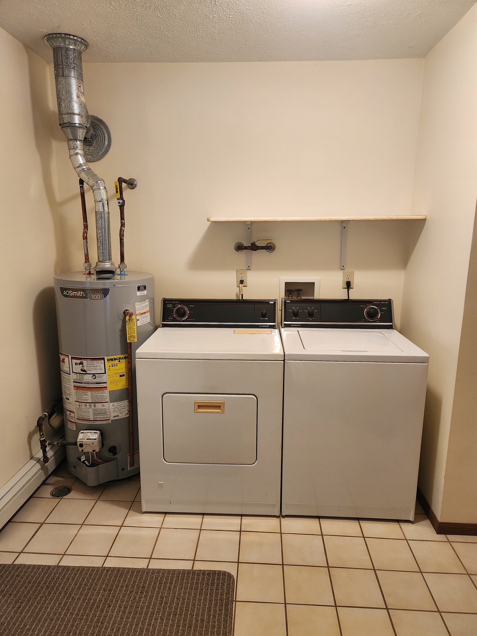 Laundry - 4434 Manhattan W