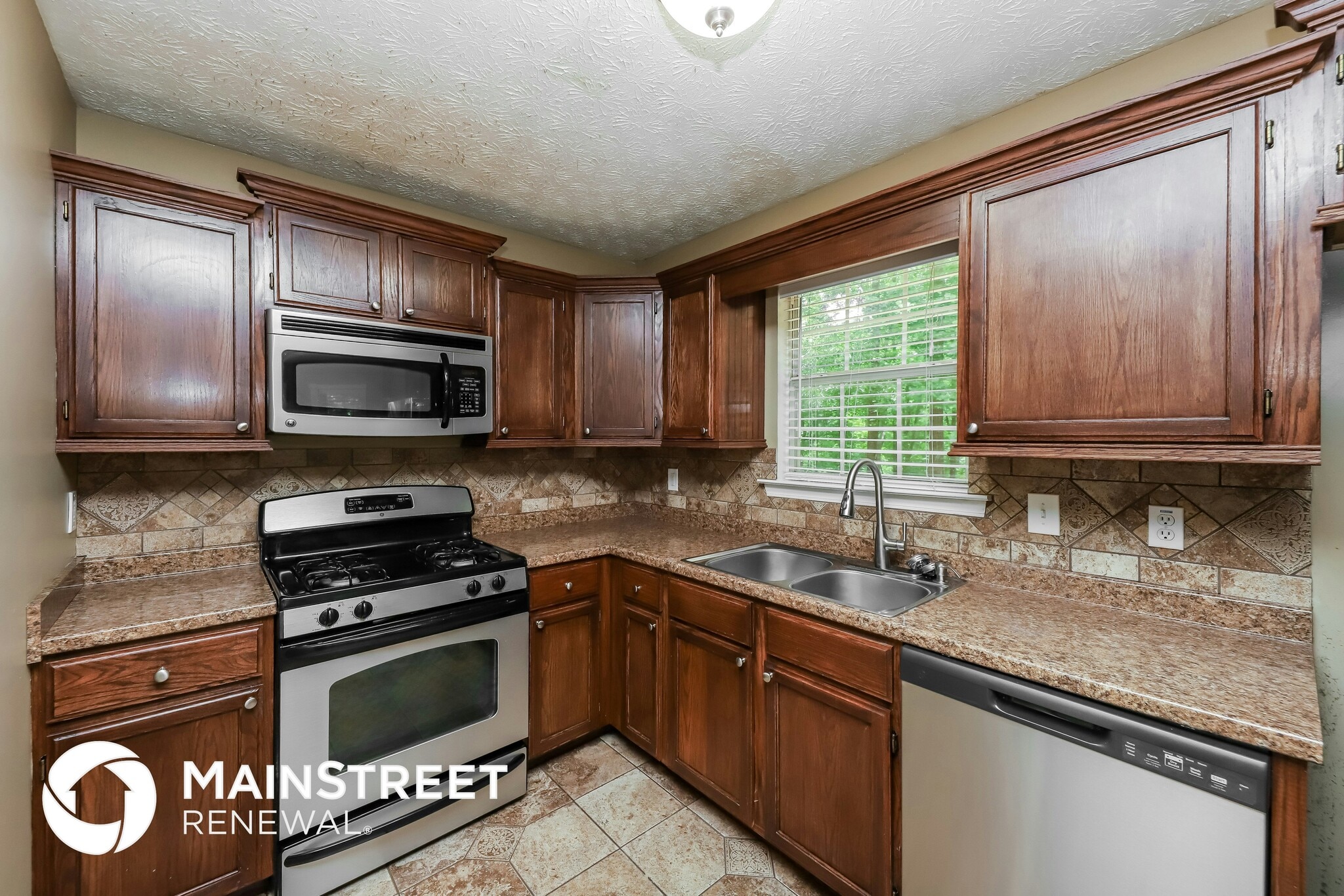 Building Photo - 166 Thornbrooke Dr