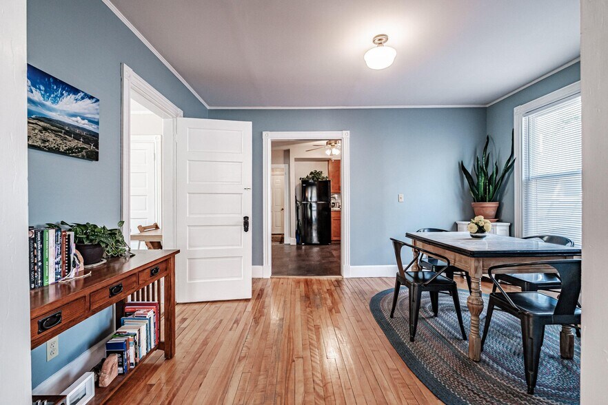 Building Photo - 35 Clinton St